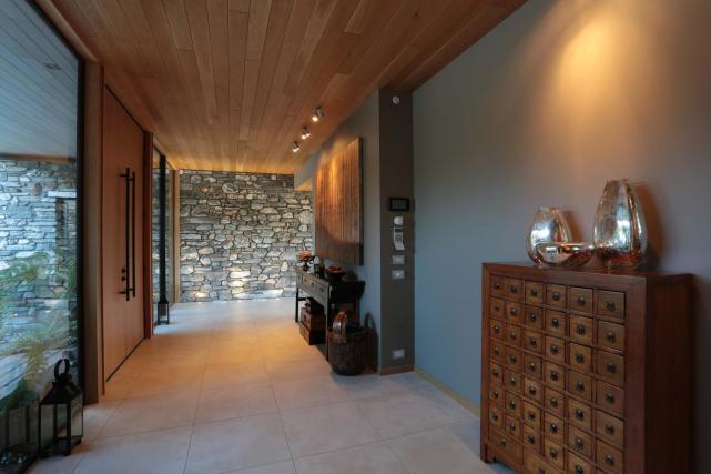2.1 Entry and hallway