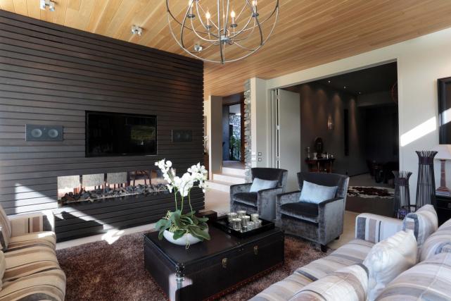 5 Lounge facing inwards