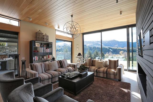 5.1 Lounge view facing