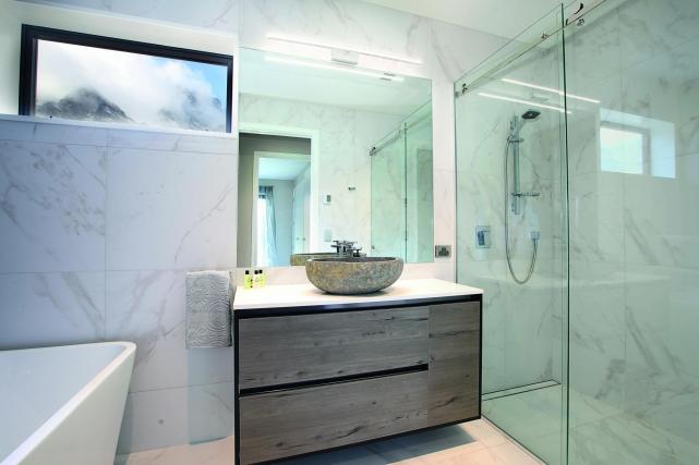 7.1 Bathroom full view with windoe