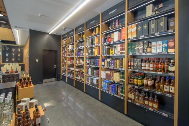 Side wall shelving