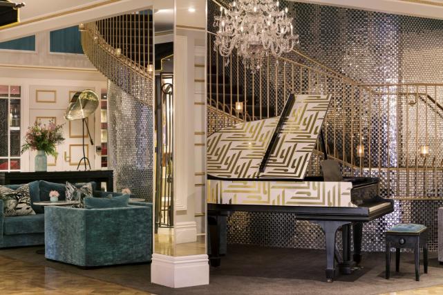Sofitel Queenstown Lobby 4.3MB Large