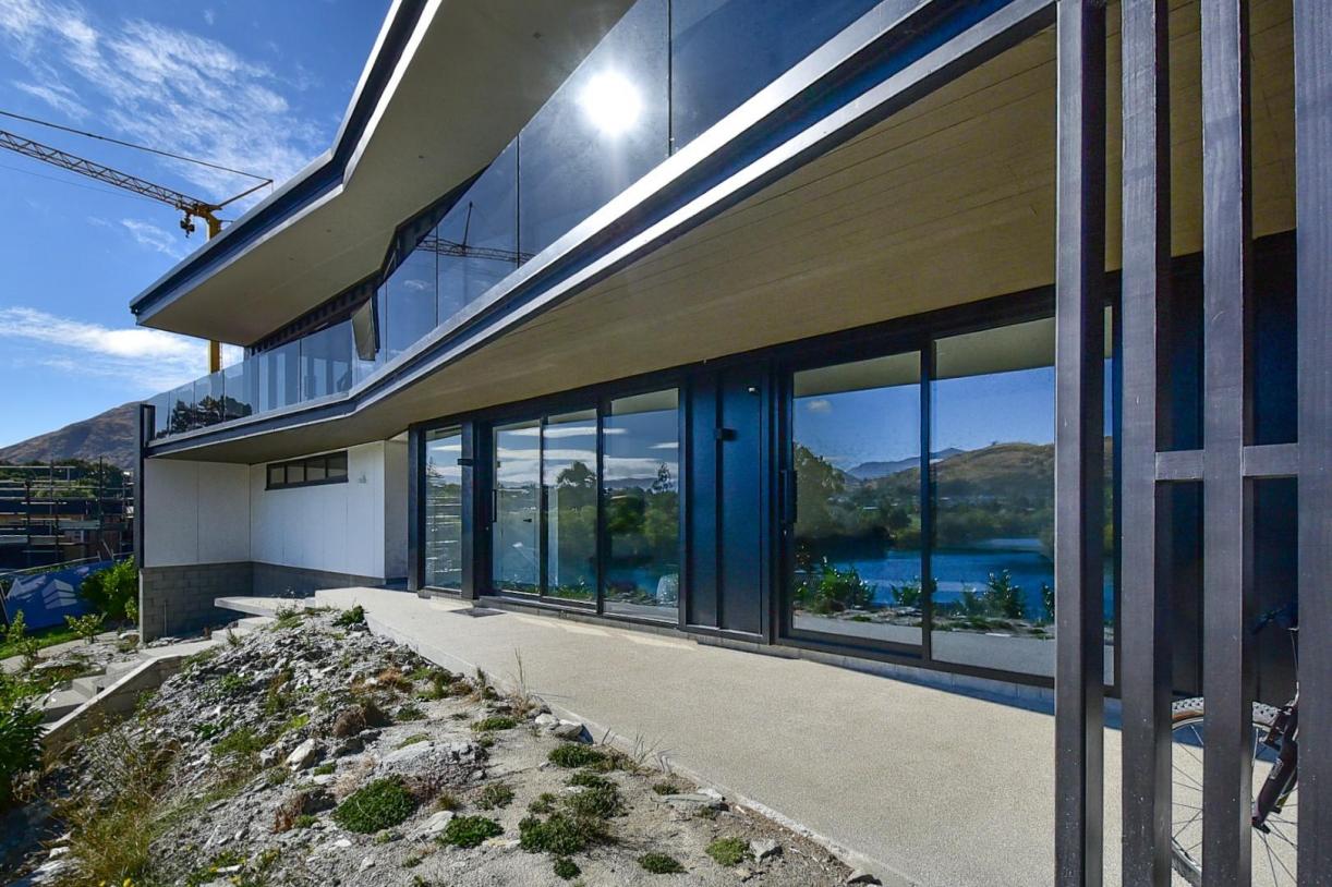 13 Long view of the glass front3