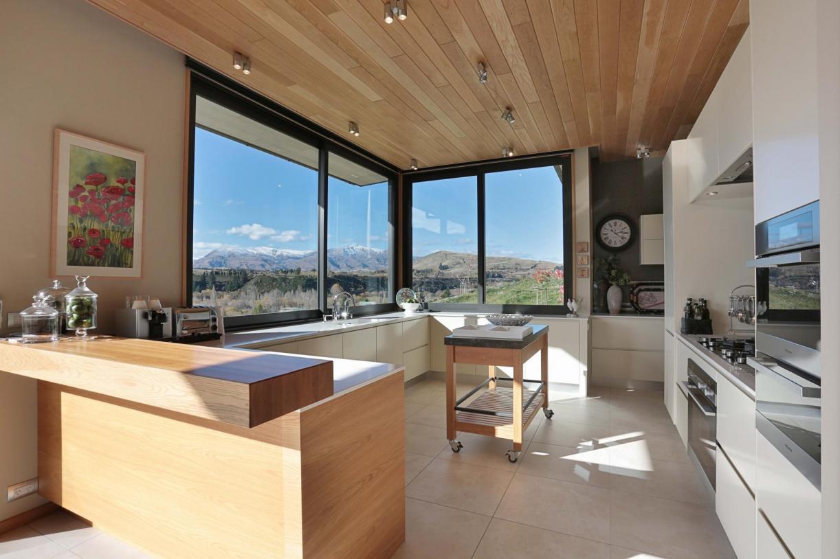 4 Kitchen with chopping block