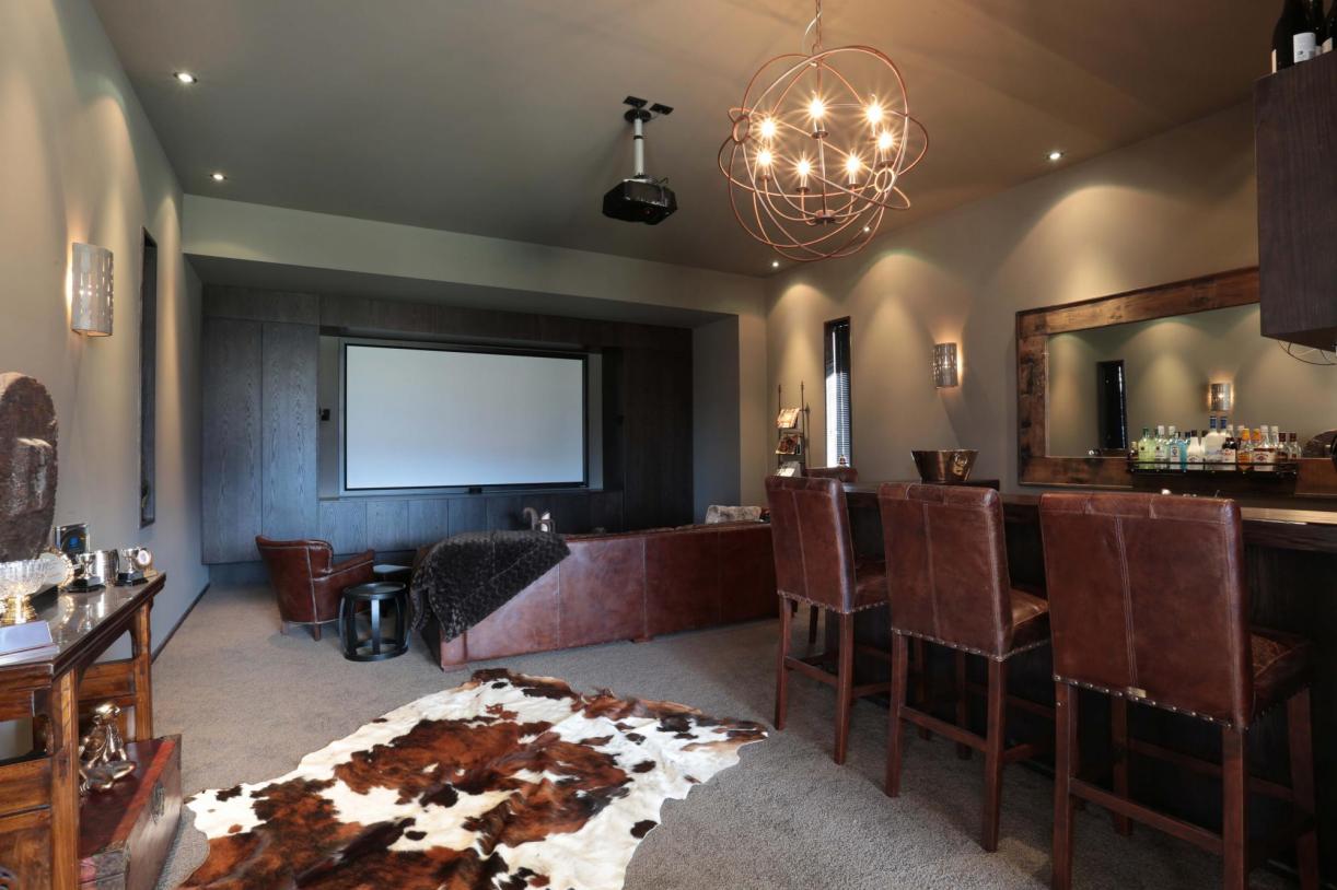 6 Media Room and bar
