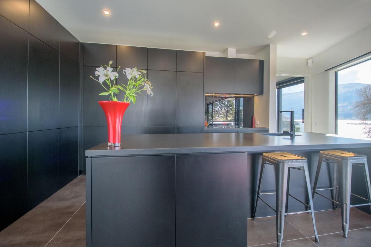 7 Kitchen and cupboard views2
