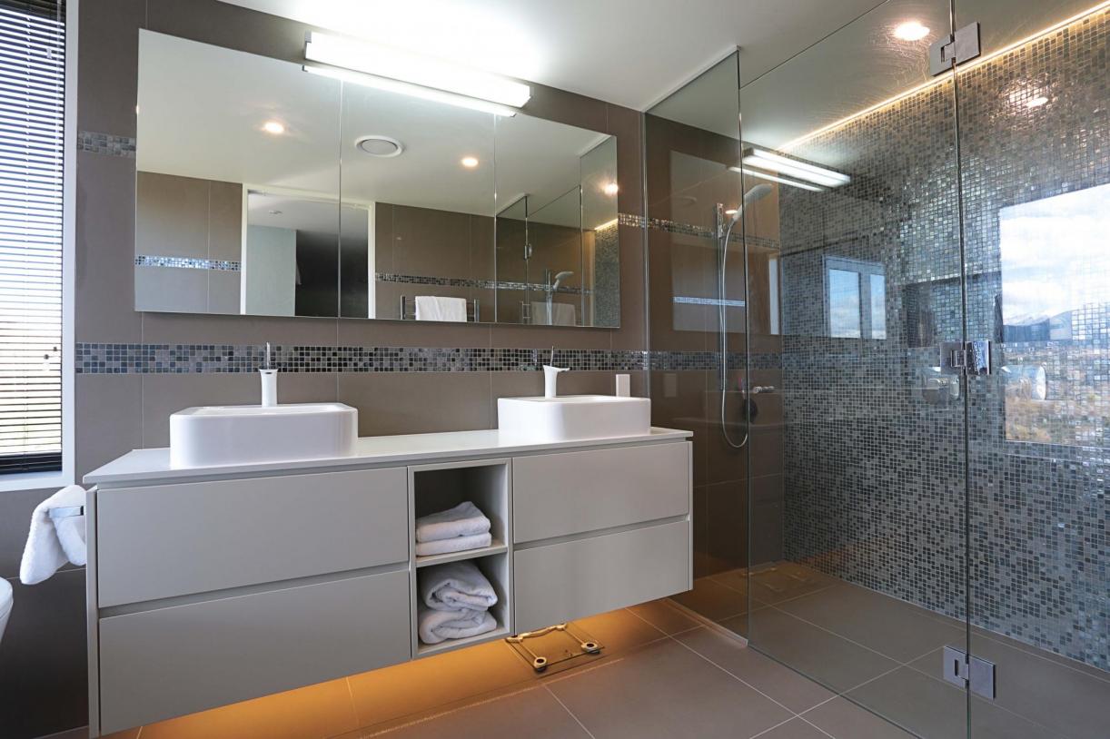 9 Bathroom with shower
