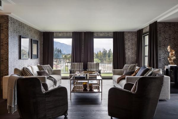 Penthouse 10 Living area